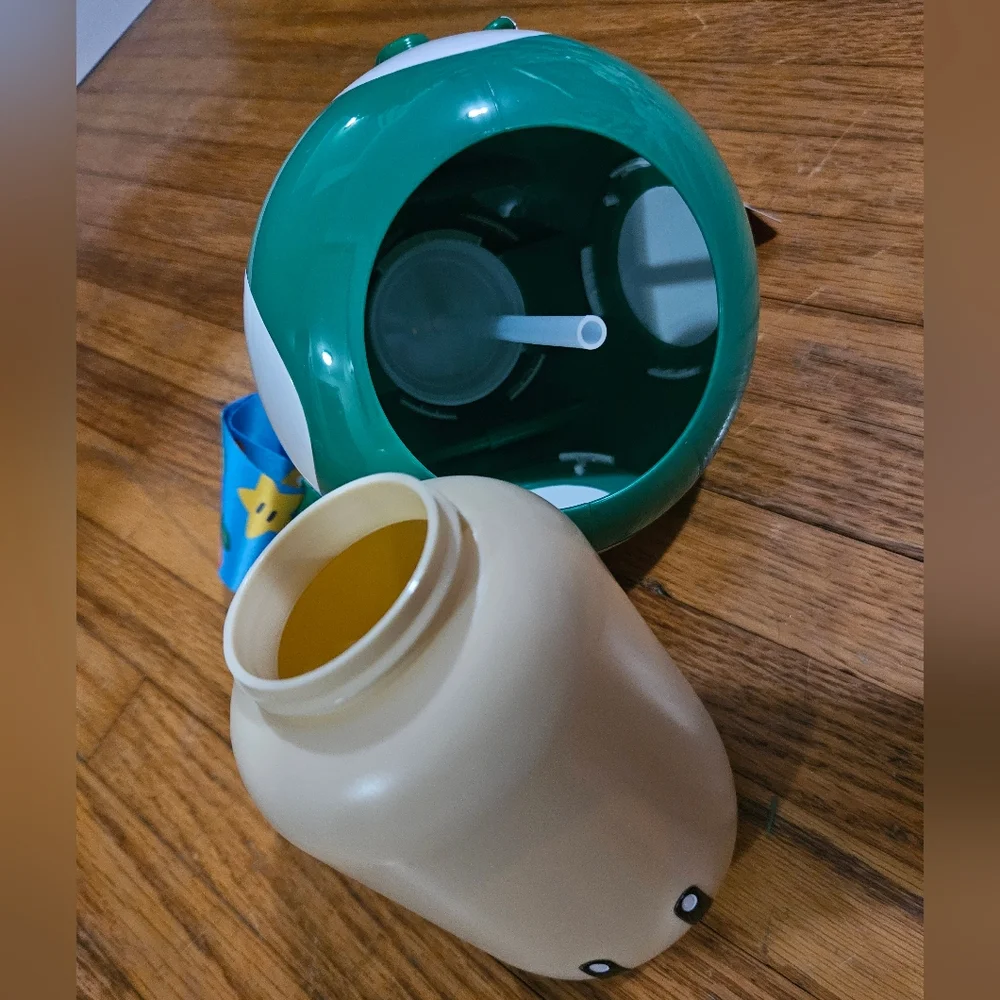 NWT Super Nintendo World Green Mushroom Sipper Cup W Lanyard